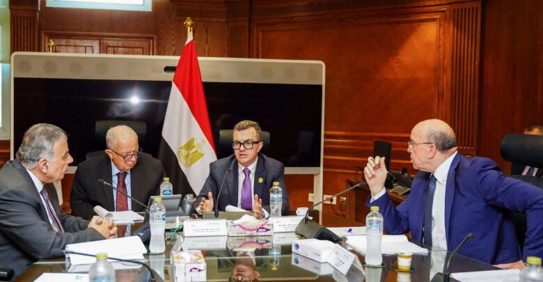 وزير التخطيط يترأس اجتماع لجنة الاستثمار ببنك الاستثمار القومي لمتابعة خطة إعادة الهيكلة وتعظيم الاستفادة من الأصول