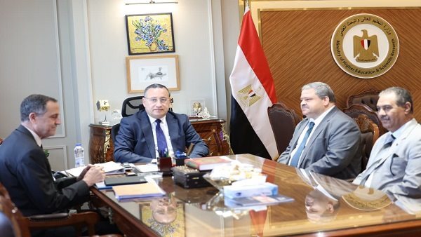وزير التعليم العالى يدفع بخطة جديدة لاعتماد تطوير منظومة التعليم الفني عبر إتقان