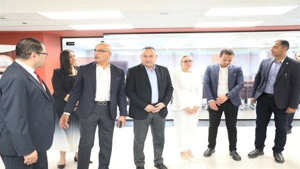 وزير التعليم العالى يراجع مشروعات طبية وتعليمية عملاقة داخل جامعة عين شمس