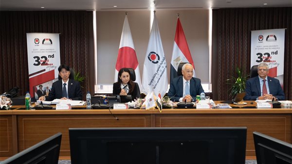 وزير التعليم العالي يدعم مركز أشباه الموصلات بالجامعة المصرية اليابانية