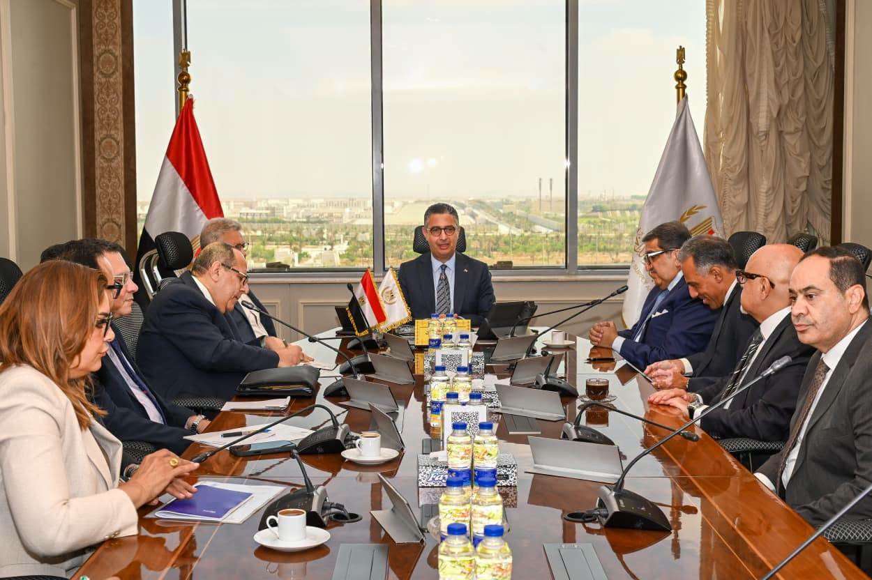 وزير التموين يبحث تطوير المنافذ التموينية والتحول الرقمي