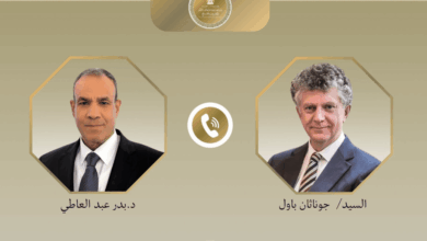 وزير الخارجية يبحث مع مستشار الأمن القومي البريطاني العلاقات الثنائية