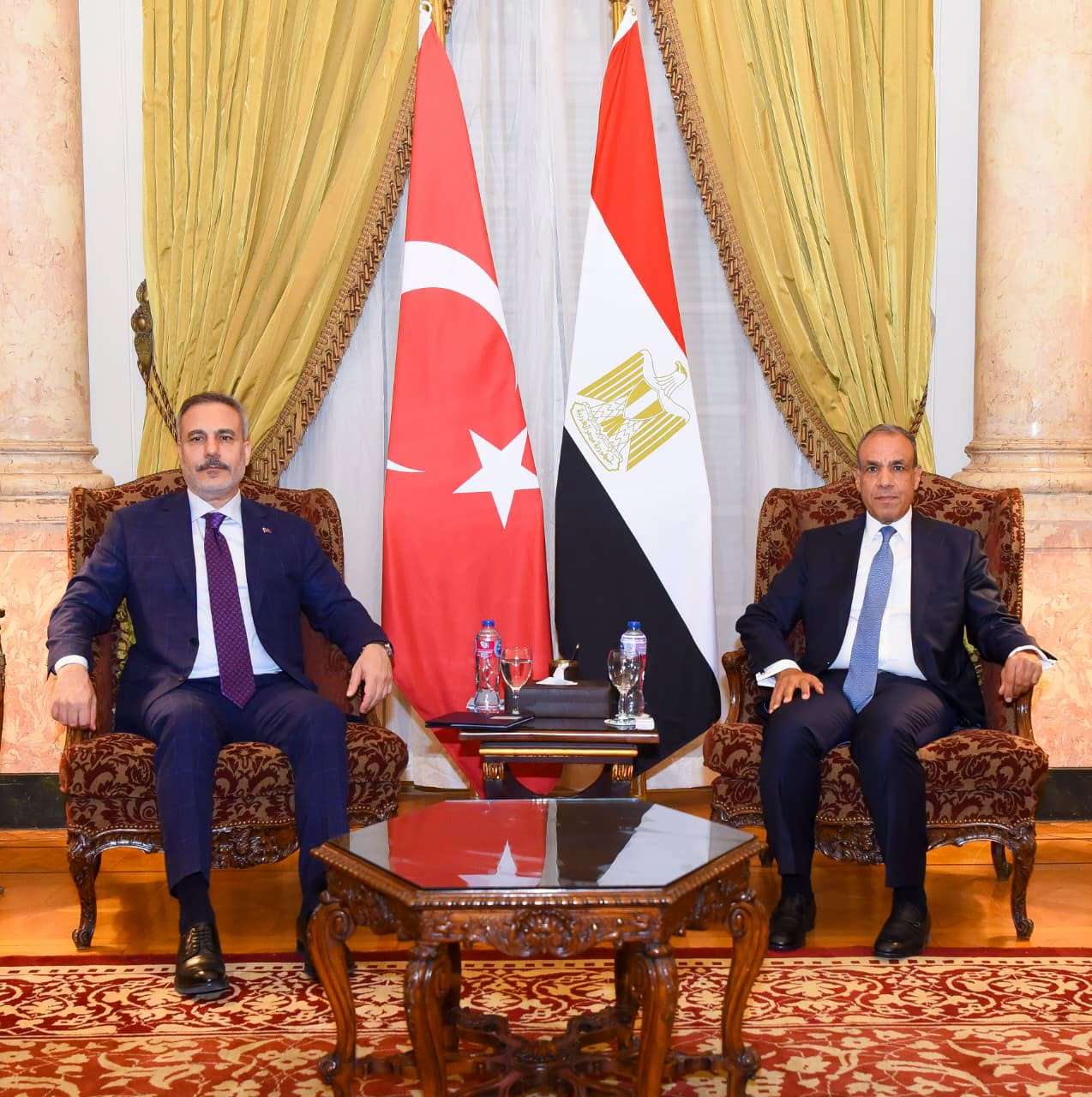 وزير الخارجية يلتقى نظيره التركي على هامش اجتماع الأطراف الاقليمية الأربعة بالقاهرة