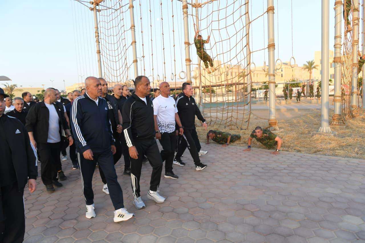 وزير الدفاع وعدد من الوزراء يتفقدون الإعداد والتأهيل بالأكاديمية العسكرية