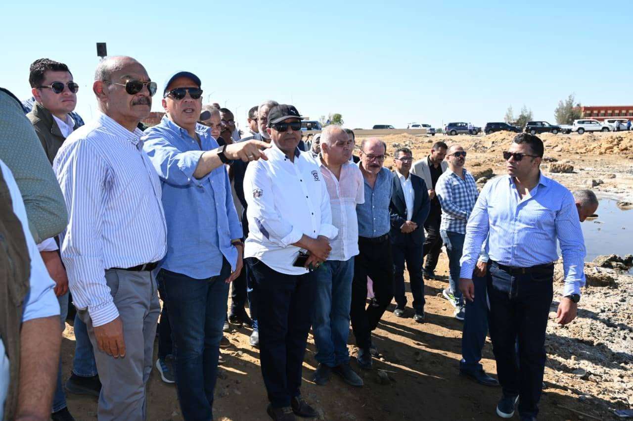 وزير الري يتفقد حالة المنظومة المائية بالسويس