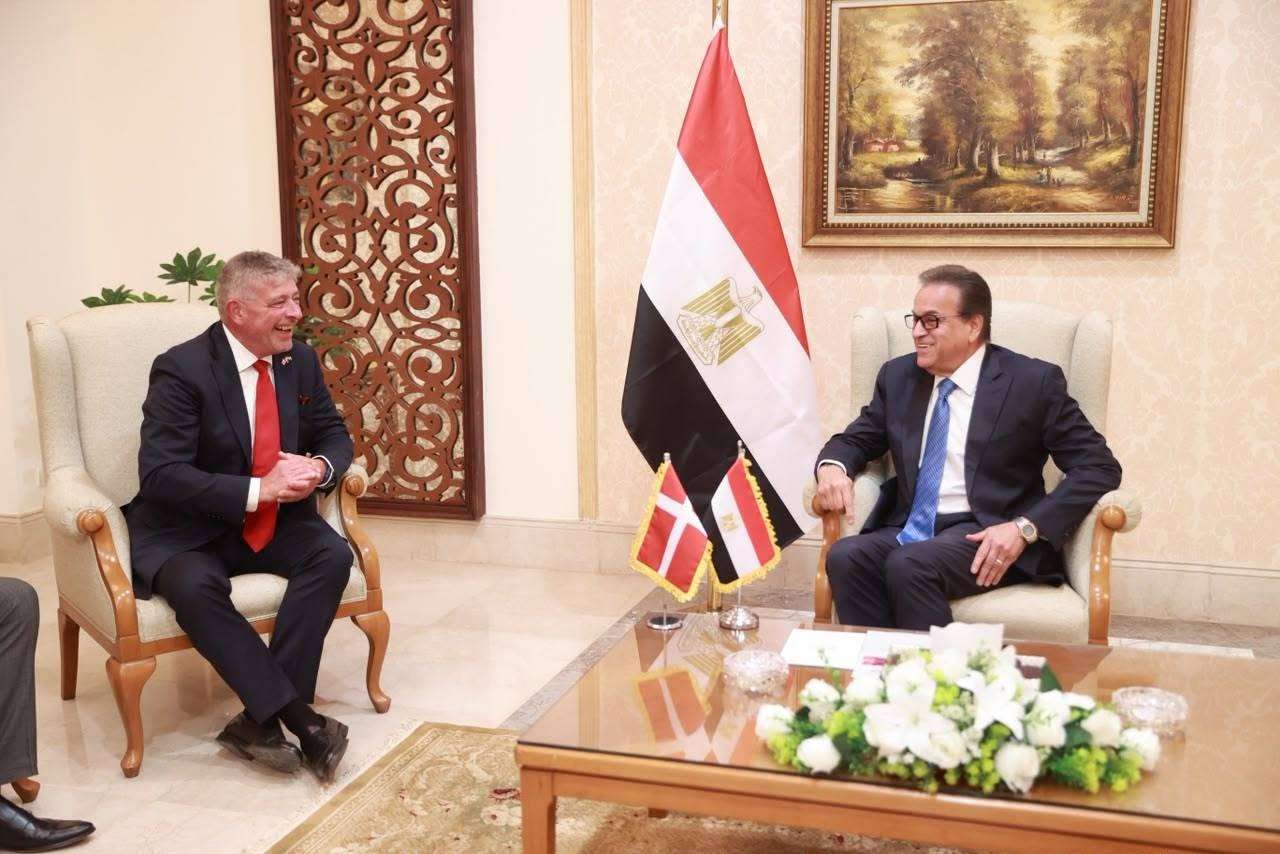 وزير الصحة يلتقي السفير الدنماركي لبحث تعزيز الشراكات في القطاع الصحي