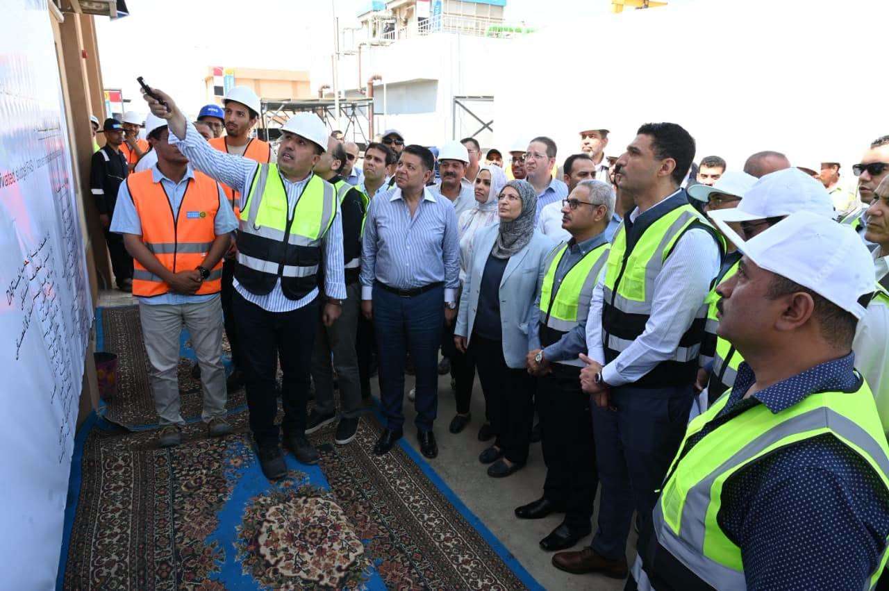 وزير الصناعة ومحافظ بني سويف يتفقدان مجمع مصانع العربي للأجهزة الكهربائية