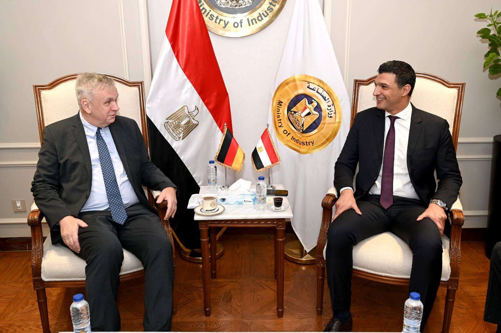 وزير الصناعة يبحث مع سفير ألمانيا لدى مصر سبل تعزيز التعاون الصناعي بين البلدين