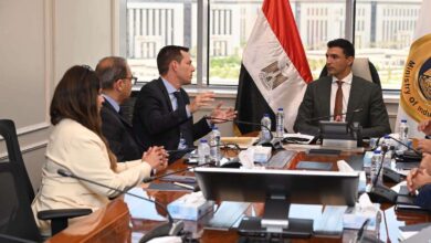 وزير الصناعة يبحث مع شنايدر إلكتريك خطط التوسع في مصر وتعميق التصنيع المحلي