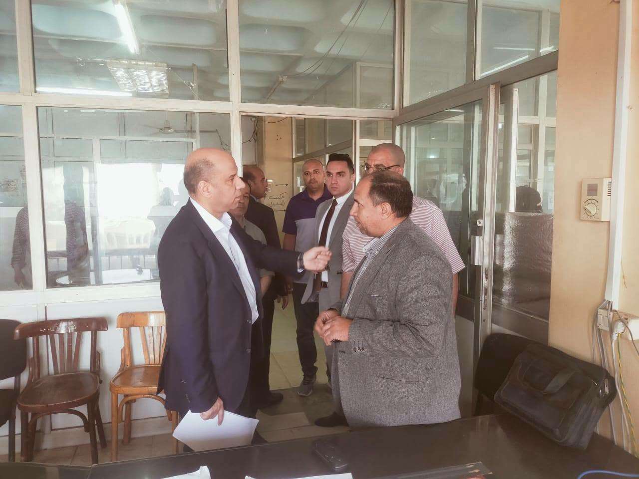 وزير العمل يجري زيارة مفاجئة لـ منطقة عمل العاشر من رمضان