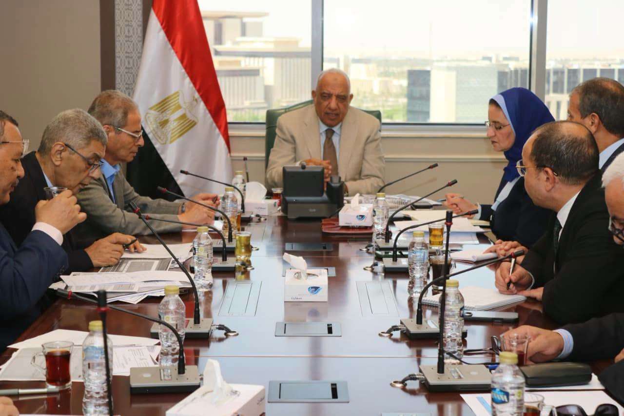 وزير الكهرباء: مراجعة يومية لمخزون الوقود ومعدلات استخدامه والالتزام بنمط التشغيل الجديد