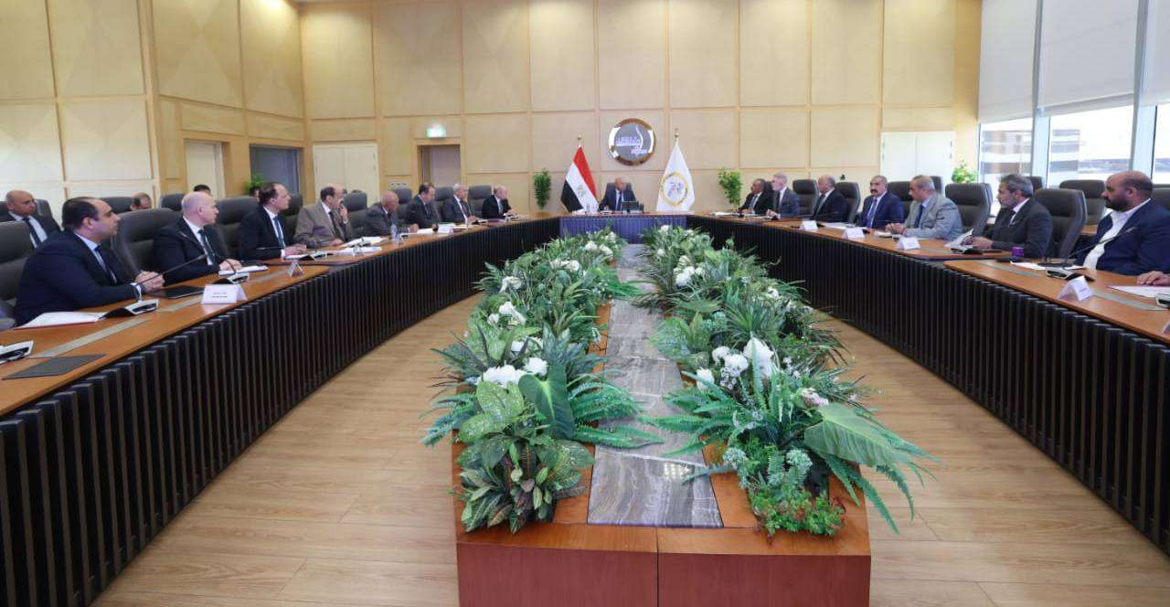 وزير النقل يترأس الجمعية التأسيسية لشركة تراست القناة لخدمات السفن