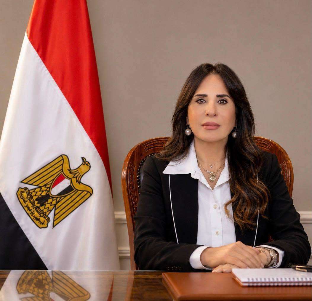 وزيرة الإسكان تتابع أعمال تطوير ورفع كفاءة الطرق والمرافق بالمناطق الصناعية بمدينتي السادات والسويس الجديدة