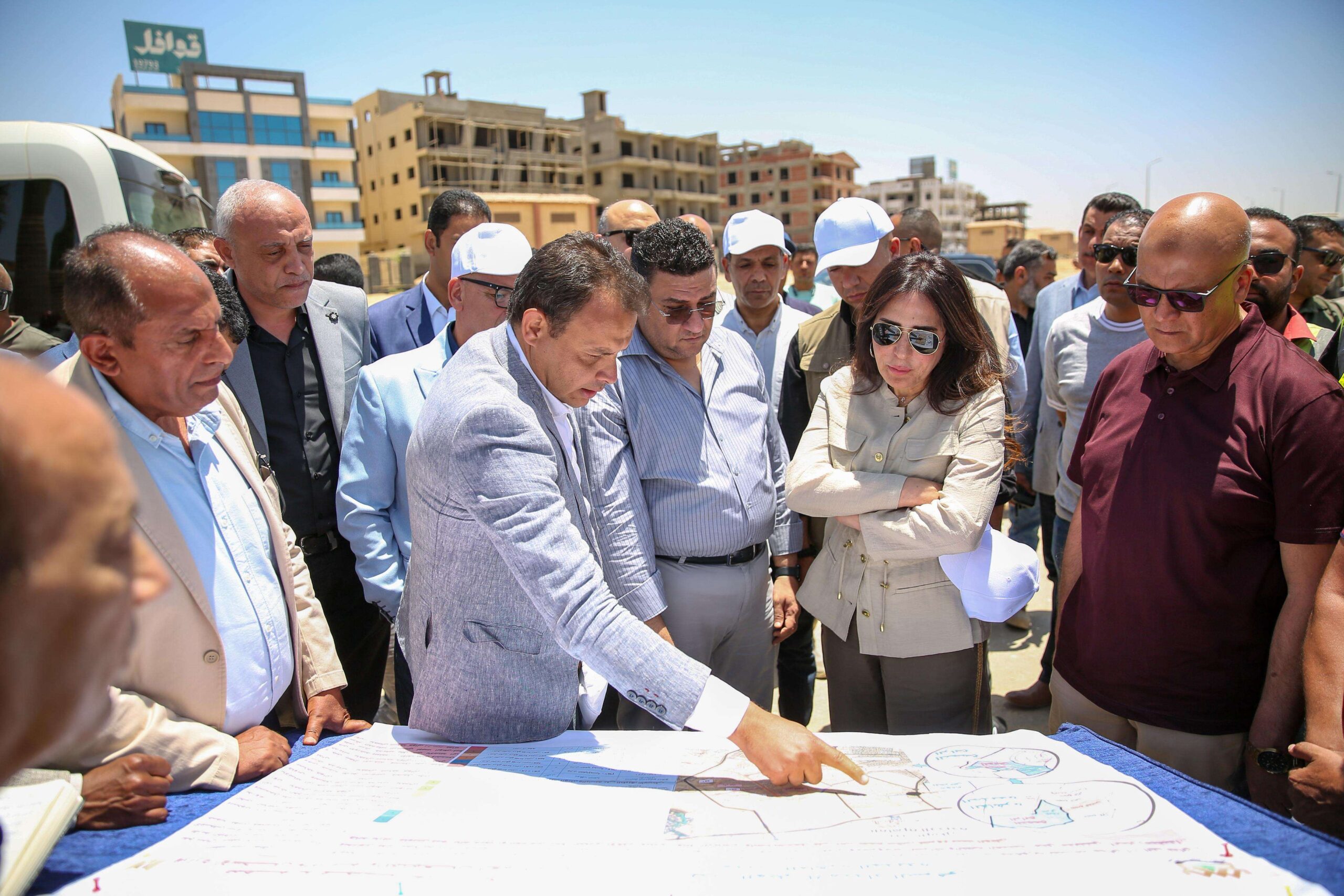 وزيرة الإسكان تتفقد مشروع “بيت الوطن” بالامتداد الشرقي للمدينة