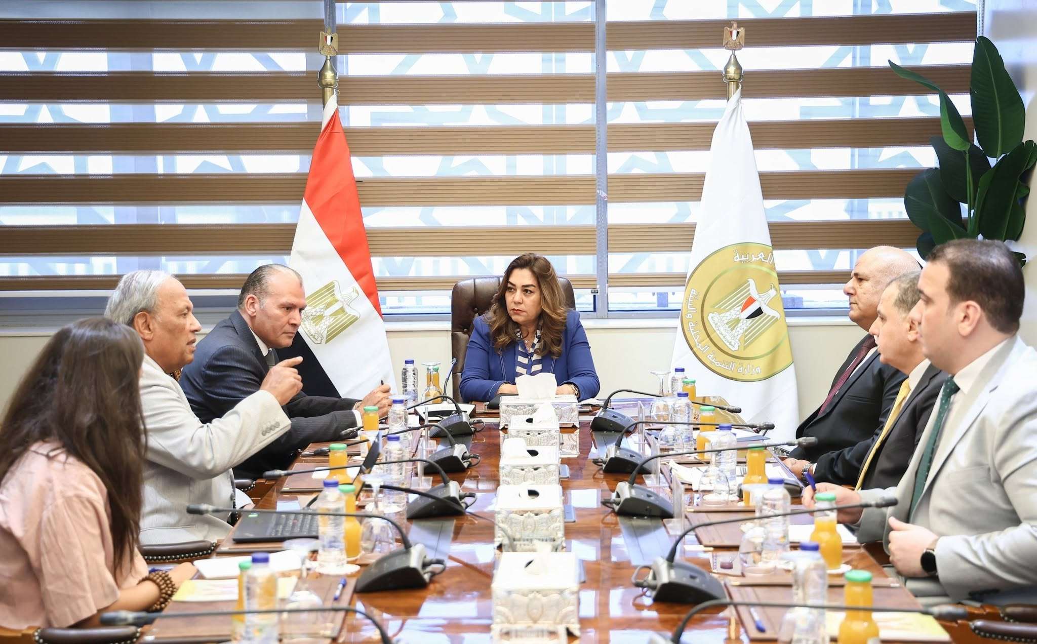 وزيرة التنمية المحلية تتابع الموقف التنفيذي لمشروعات الوزارة بالمحافظات.. وتوجه وتحسين الخدمات المقدمة للمواطنين