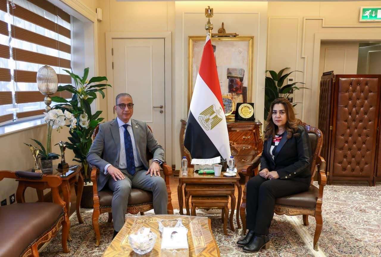 وزيرة التنمية المحلية تتابع مع محافظ الجيزة مشروعات التنمية والخطة الاستثمارية ومنظومة المخلفات
