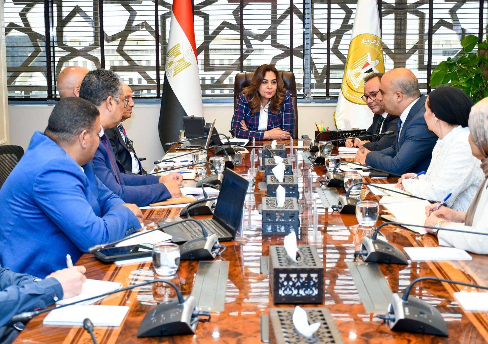 وزيرة التنمية المحلية والبيئة تبحث مع “هيبكا” تعزيز حماية البيئة البحرية بالبحر الأحمر