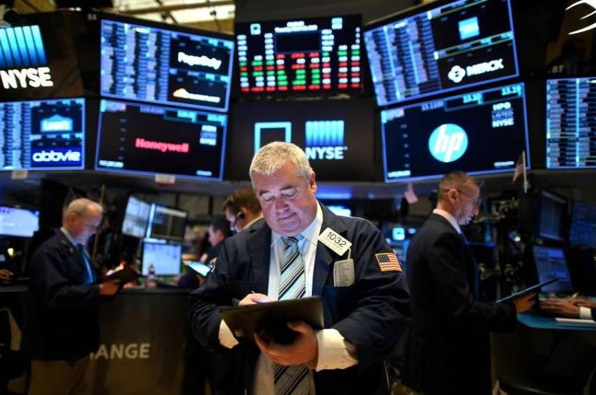 وول ستريت ترتفع بدعم من انتعاش قطاع الرقائق ومؤشرات تهدئة التوترات بالشرق الأوسط