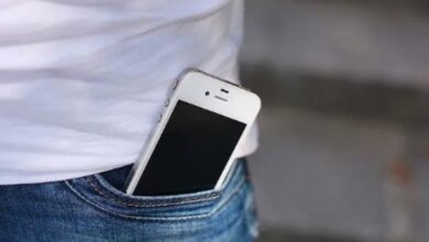 6 أماكن شائعة تحتفظ فيها بهاتفك الذكي تهدد صحتك وسلامتك