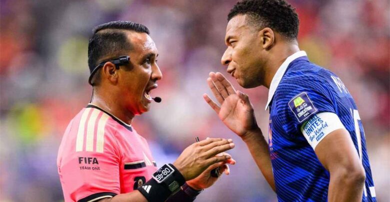 أول رد من فيفا عقب انتقادات ديشامب للتحكيم