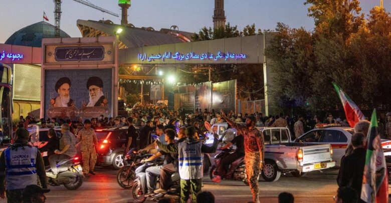 إجراءات أمنية مشددة وإغلاق للطرق في طهران قبيل بدء جنازة خامنئي