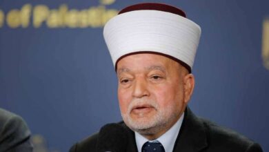 إسرائيل تعتقل مفتي القدس الشيخ محمد حسين عقب صلاة الجمعة