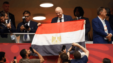 إنفانتينو يفاجئ الجماهير بحمل علم مصر بعد أزمة مباراة الأرجنتين
