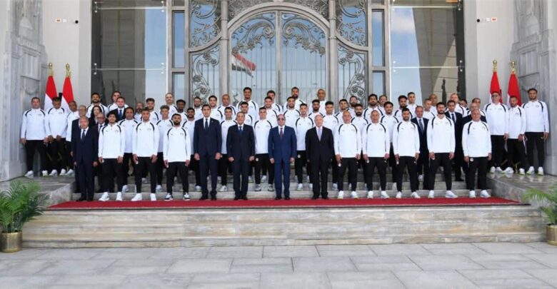 اتحاد الكرة يقدم وعدًا إلى الرئيس السيسي بعد تكريم بعثة منتخب مصر