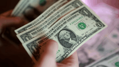 الدولار يتجه لأكبر خسارة أسبوعية منذ أبريل