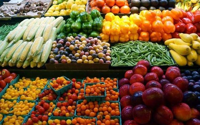 الطماطم بـ6 جنيهات والتفاح بـ100 جنيه.. أسعار الخضروات والفاكهة اليوم الإثنين 27 يوليو 2026
