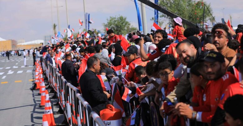 العلمين تتزين .. حشود جماهيرية وأتوبيس مكشوف في انتظار منتخب مصر (فيديو)