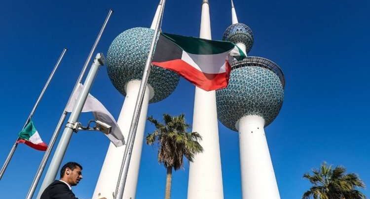 الكويت تعلن السيطرة على حريق بموقع استهدفته هجمات إيرانية دون إصابات