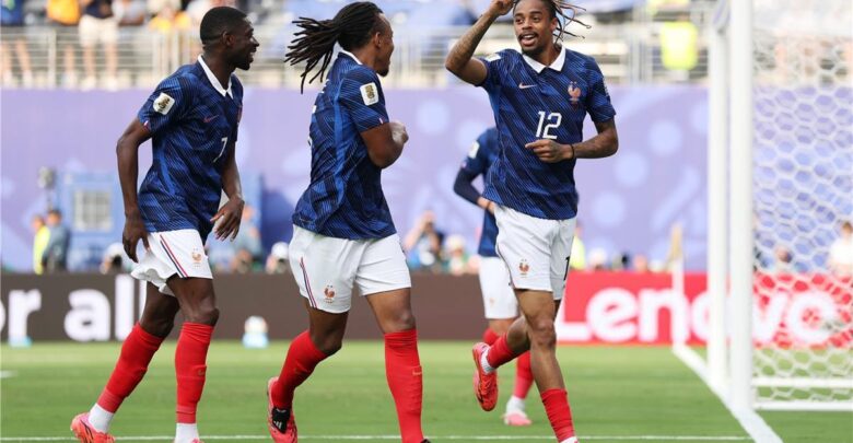 باركولا يسجل هدف فرنسا الثاني أمام السويد في كأس العالم