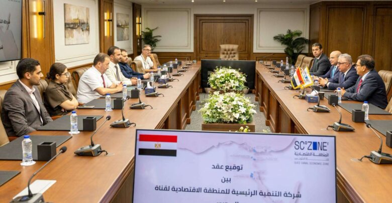 باستثمارات 1.5 مليون دولار.. رئيس اقتصادية قناة السويس يشهد توقيع عقد لتصنيع القفازات الصناعية بمنطقة السخنة الصناعية