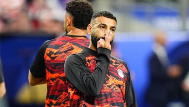 بعد موافقته على تخفيض راتبه.. عملاق أوروبي يقدم عرضه الأول لحسم صفقة محمد صلاح