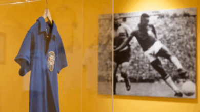 بـ 4.9 مليون دولار.. بيع قميص بيليه في نهائي كأس العالم 1958