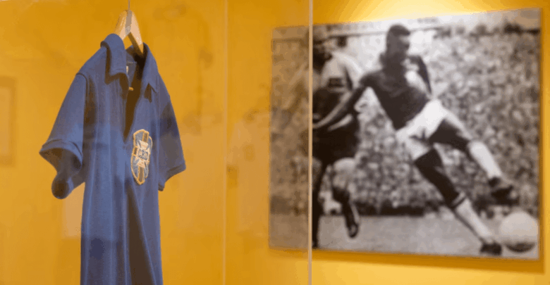 بـ 4.9 مليون دولار.. بيع قميص بيليه في نهائي كأس العالم 1958