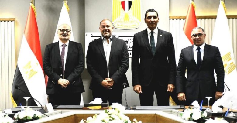 تمهيدًا للدمج.. وزير الرياضة ورئيس الرابطة يشهدان توقيع اتفاقية بين 4 أندية