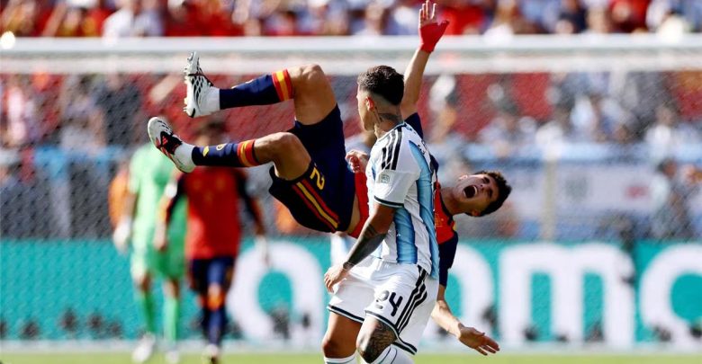 خبير تحكيمي يوضح مدى صحة طرد إنزو فرنانديز أمام إسبانيا