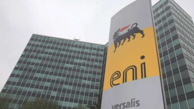 رئيس إيني: أسعار النفط قد تتجاوز 100 دولار إذا استمر صراع الشرق الأوسط