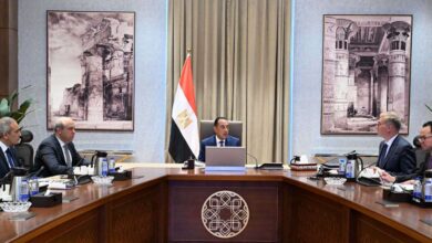 رئيس الوزراء يتابع عددًا من ملفات العمل المشتركة بين وزارتي الطيران المدني والبترول