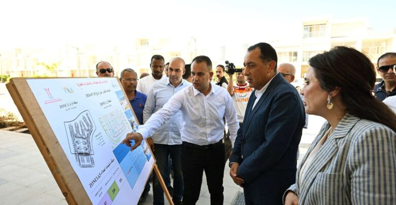 رئيس الوزراء يتفقد مشروع "كمبوند مزارين" بمدينة العلمين الجديدة