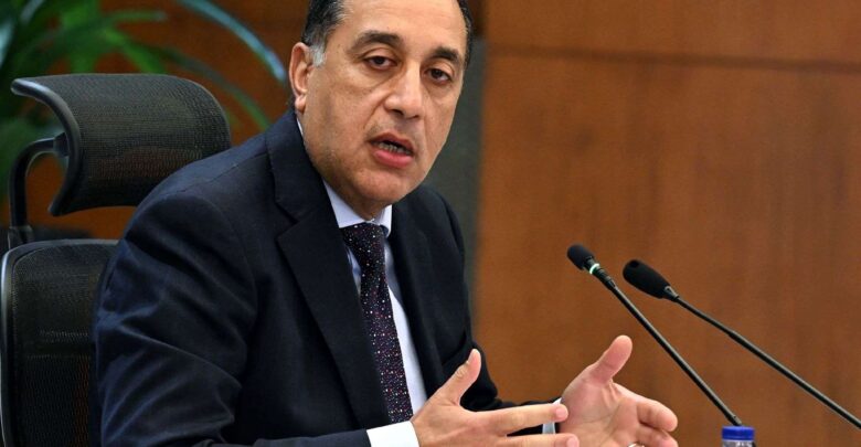 رئيس الوزراء يحسم الجدل بشأن خفض أسعار البنزين خلال الفترة المقبلة.. فيديو