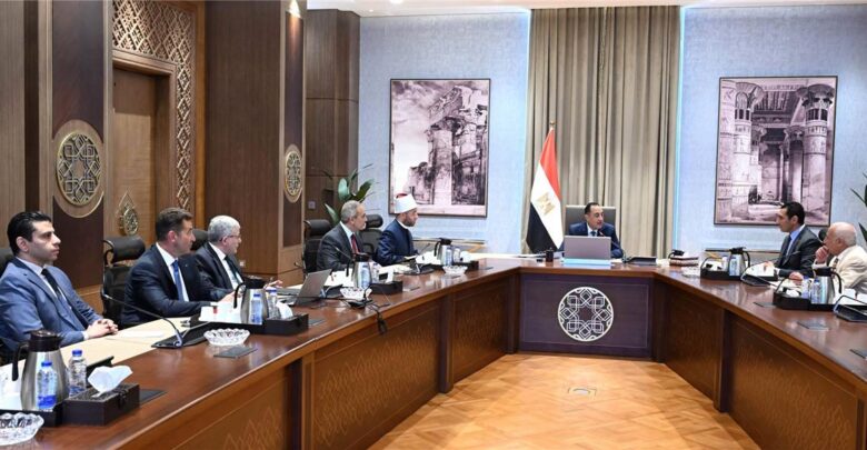 رئيس الوزراء يناقش أزمة أرض الزمالك التابعة للأوقاف.. وتوجيهات بالوصول إلى حل نهائي