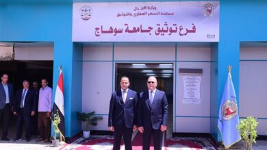 رئيس جامعة سوهاج يفتتح مكتبًا للشهر العقاري بالحرم الجديد ويوثق أول معاملة