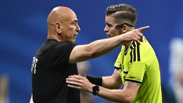 رئيس لجنة الحكام في FIFA يحسم جدل التحكيم ويكشف حقيقة قرارات مباراة مصر والارجنتين