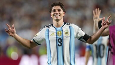 رد صارم من أتلتيكو مدريد بشأن بيع ألفاريز إلى برشلونة