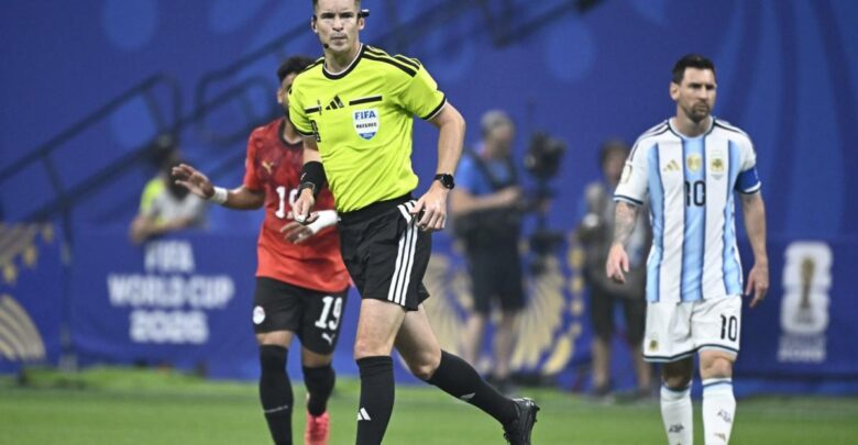 سبب استبعاد حكم مباراة مصر والأرجنتين من كأس العالم وحقيقة معاقبته
