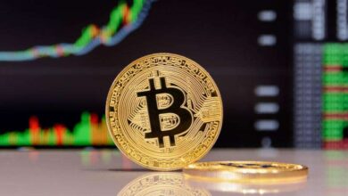 سوق العملات المشفرة تحت الضغط.. البيتكوين يسجل 62.7 ألف دولار وسط هجرة السيولة نحو الذهب