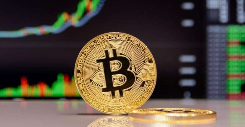 سوق العملات المشفرة تحت الضغط.. البيتكوين يسجل 62.7 ألف دولار وسط هجرة السيولة نحو الذهب